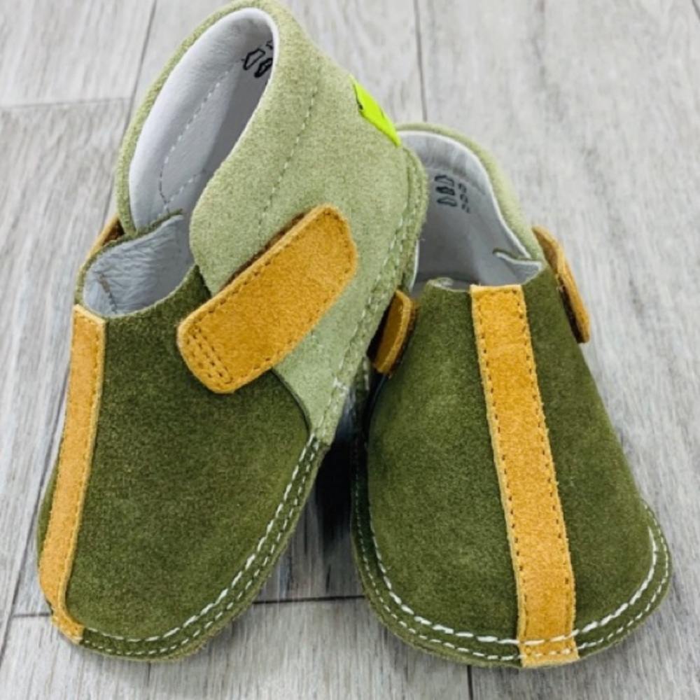 💚 Pipit Baby booties NIB Suede